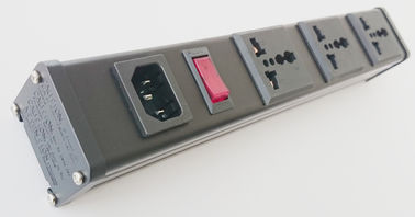 Tủ PDU Đơn vị phân phối điện với Switch / Universal 3 Outlet Power Bar