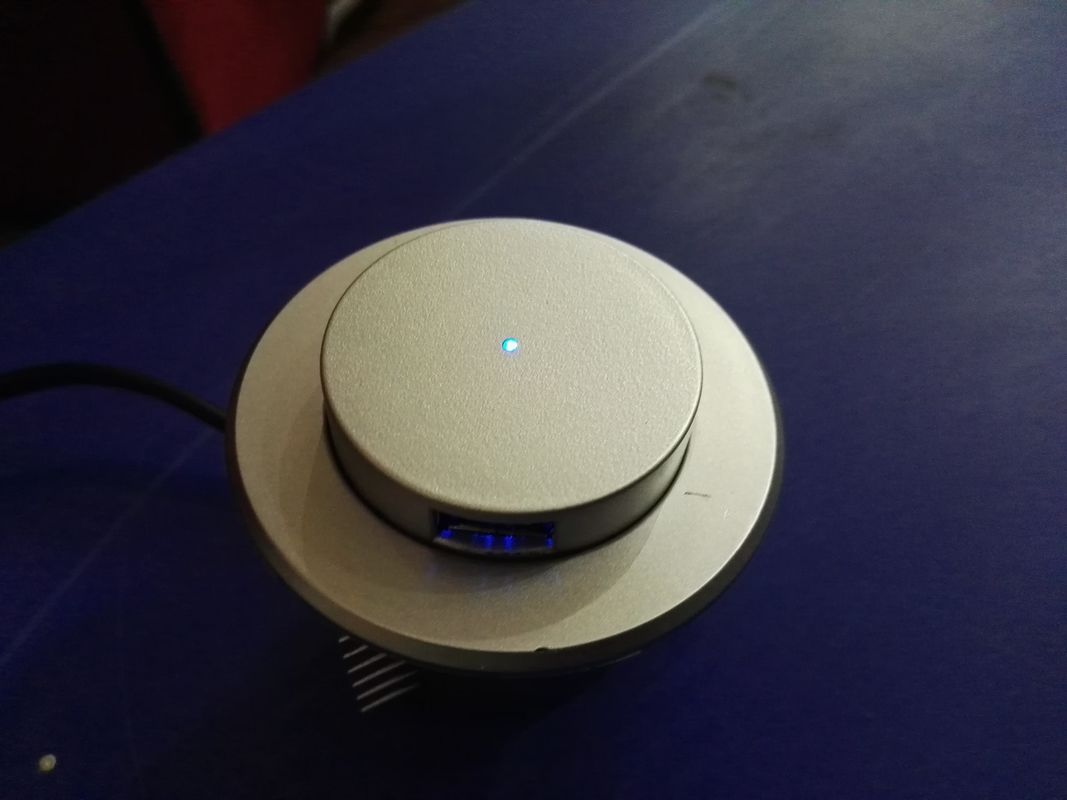 Sạc du lịch di động Trạm sạc USB Vòng đẩy được gắn với 2 bộ sạc USB X