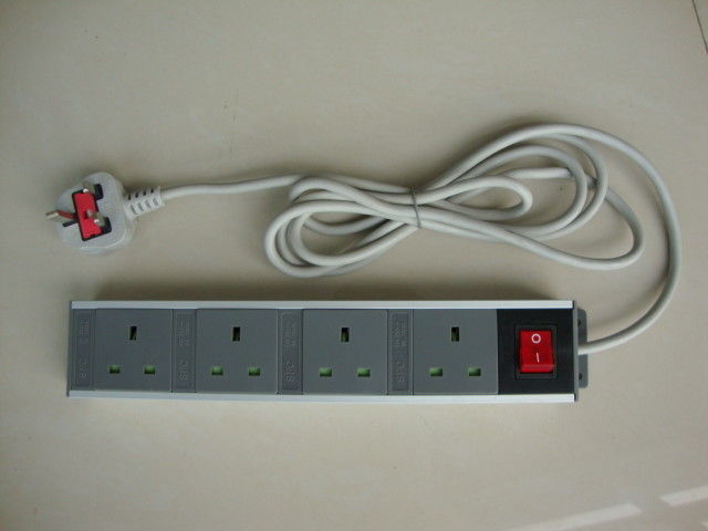 4 Receptacles Ngang Anh Châu Âu Power Strip Với Switch Cho Thiết Bị Nhà Bếp