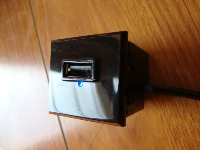 Trạm sạc mini USB phổ quát đơn cổng cho điện thoại thông minh / thiết bị cầm tay