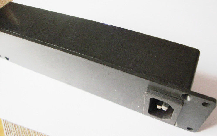 Kim loại Đen PDU Đơn vị phân phối điện 4 Way Multi Plug Socket Với ​​On Off Chuyển đổi