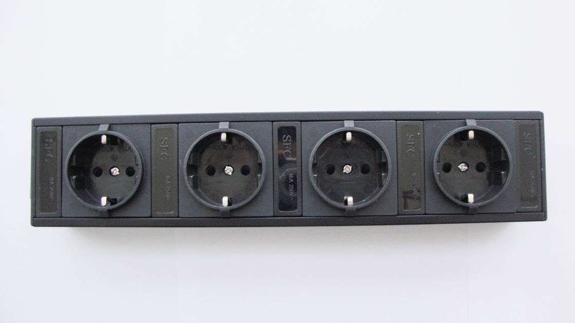 Đức 4 cửa hàng châu Âu Power Strip Bar với dòng đính kèm kết nối IEC 320