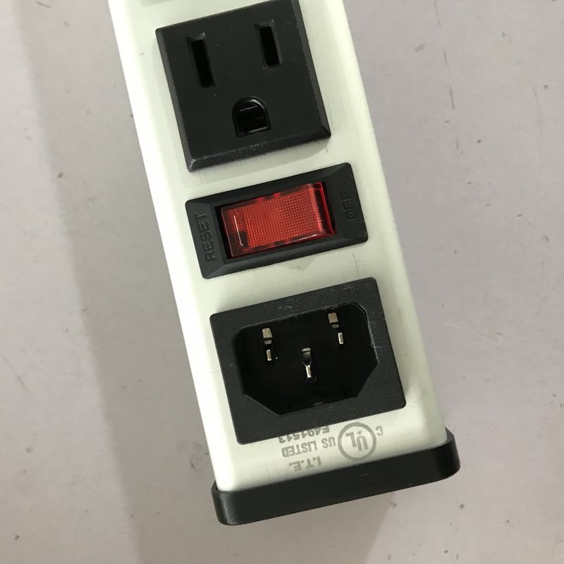 Vỏ nhôm 125V 18 US Outlet Power Strip với dây kéo dài, bo mạch mở rộng nguồn công nghiệp siêu dài