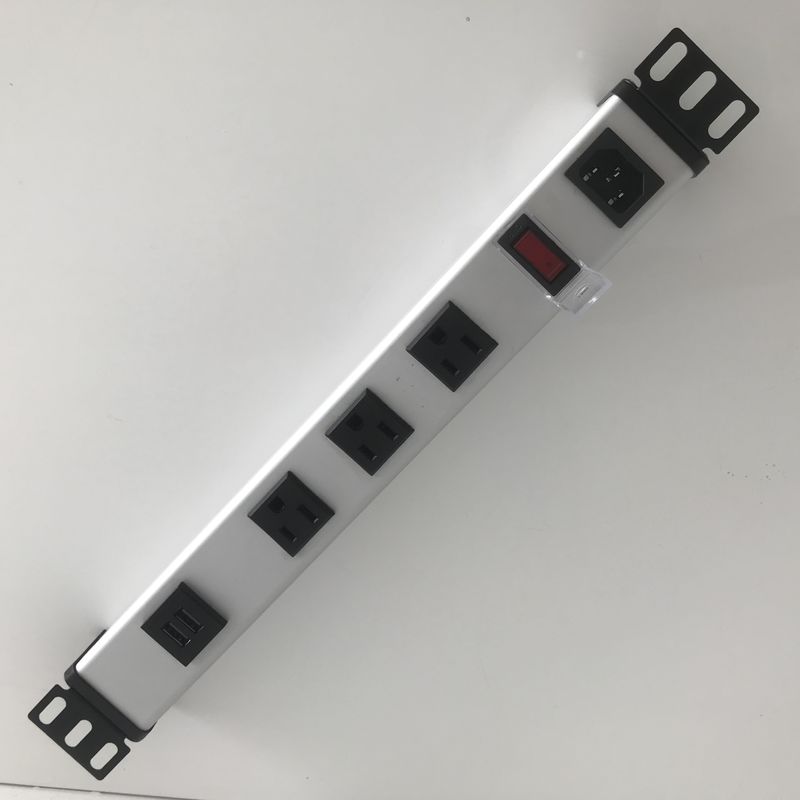 4 Thanh nguồn đầu ra của Hoa Kỳ với cổng USB Công tắc chống thấm đầu vào IEC C14