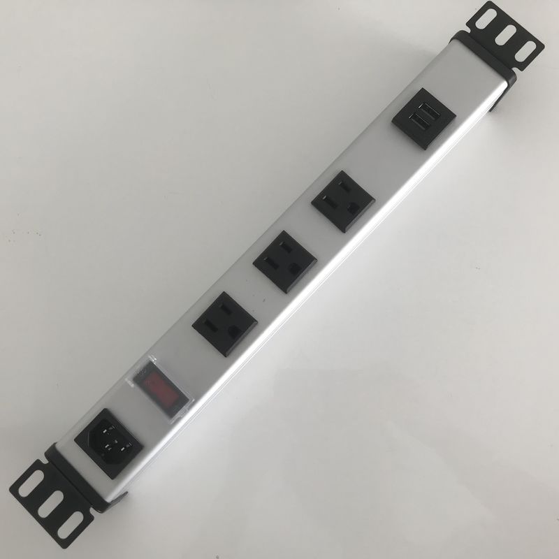 4 Thanh nguồn đầu ra của Hoa Kỳ với cổng USB Công tắc chống thấm đầu vào IEC C14